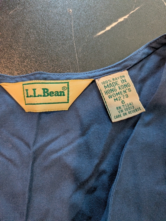 L.L. Bean Tops - VINTAGE L.L. Bean Navy V-Neck Sleeveless Button Front Camisole